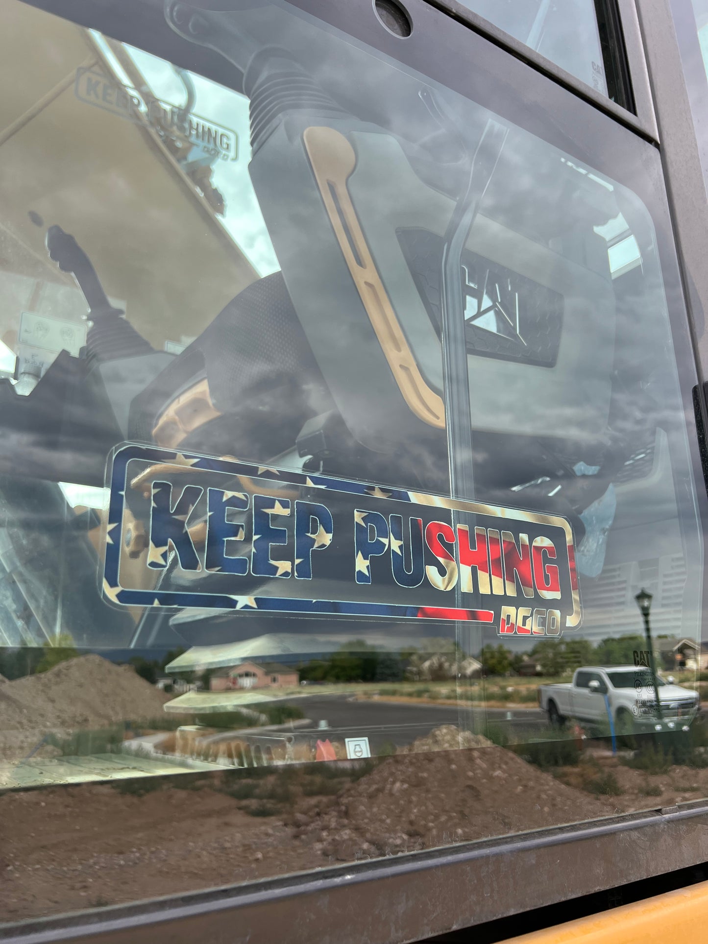KEEP PUSHING DECAL USA EDITION