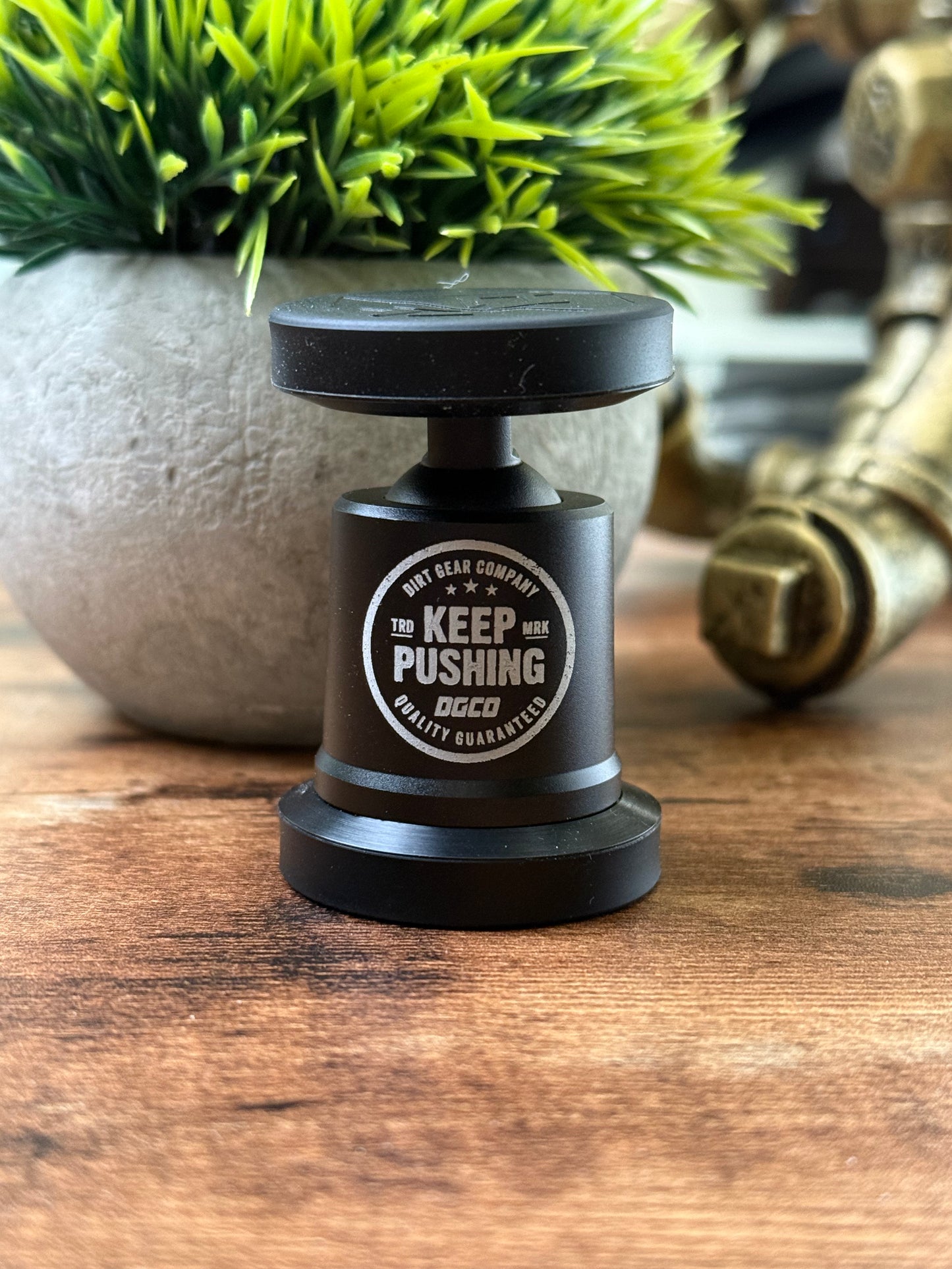 "KEEP PUSHING" MobNetic Pro 90
