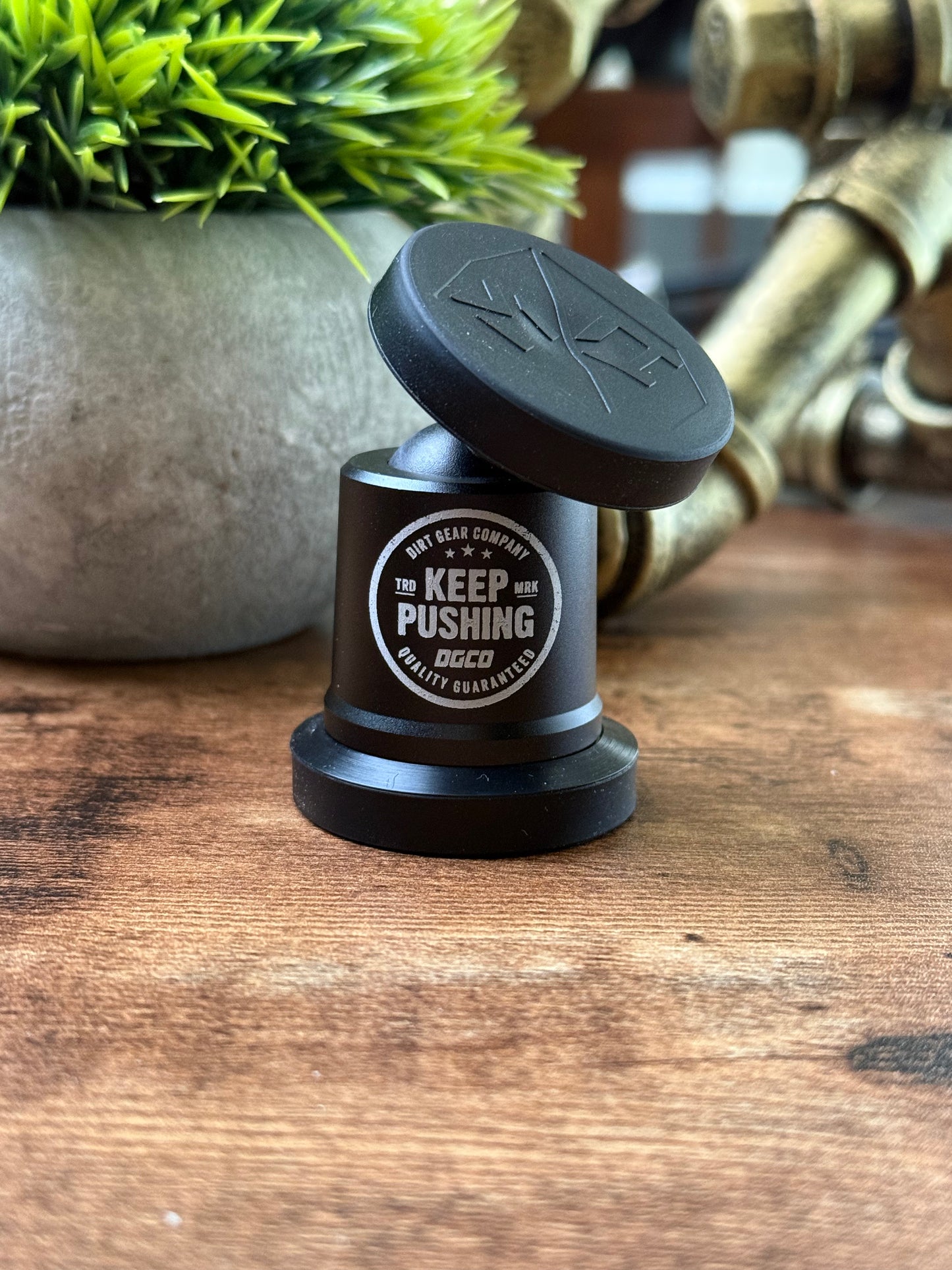 "KEEP PUSHING" MobNetic Pro 90